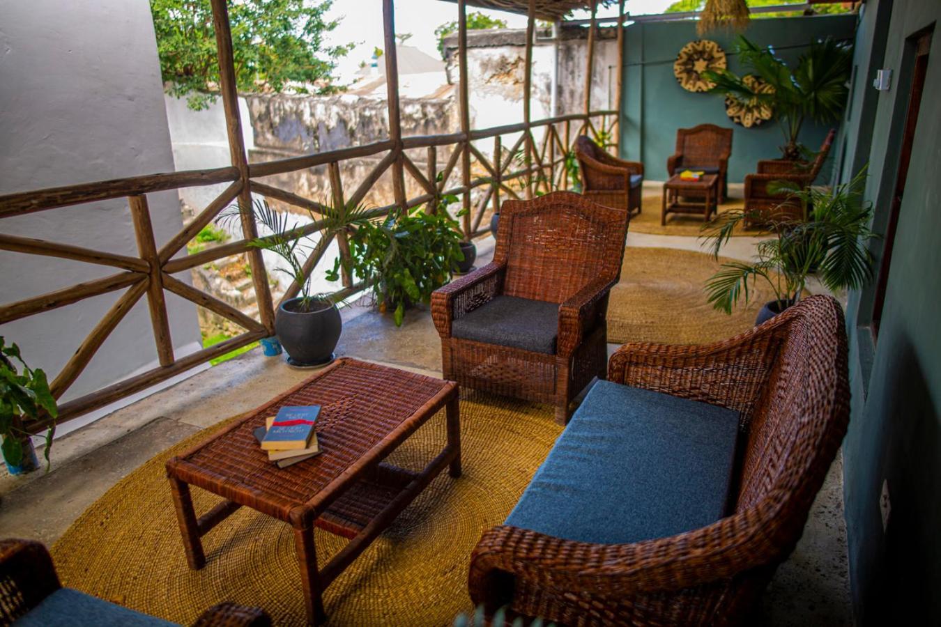 Hotel Firefly West Wing à Bagamoyo Extérieur photo